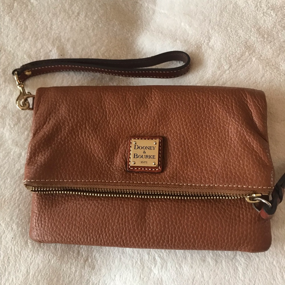 Dooney and bourke wristlet